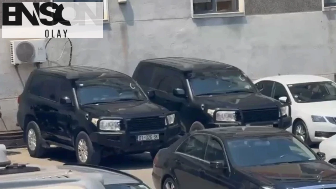 Kosova Meclisi'nde bomba ihbarı nedeniyle oturum ertelendi ve tahliye edildi.