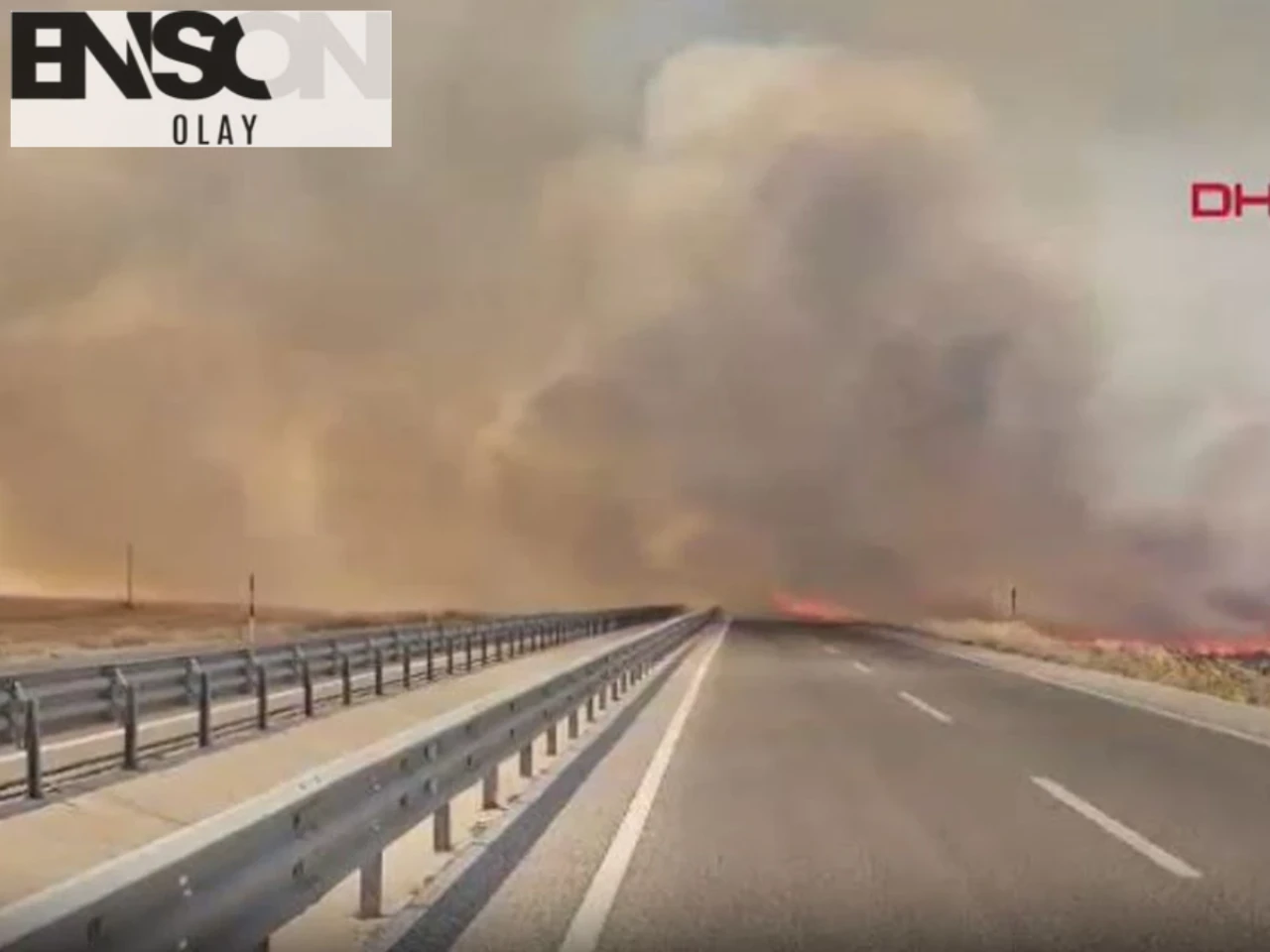 Edirne-Havsa'da Tarla Yangınında Görüş Mesafesi Düştü: Kara Yolu Trafiğe Kapatıldı