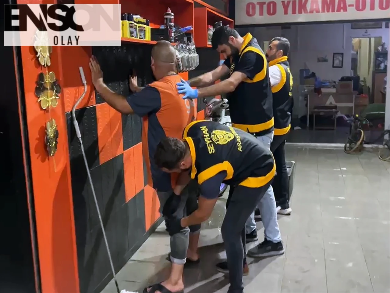 Adana'da Oto Galeride Uyuşturucu Operasyonu: 3 Tutuklama!