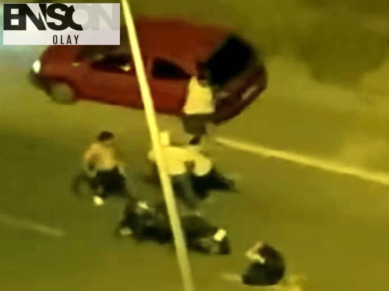 Kadınlar arasındaki kavga polis müdahalesiyle son buldu, motosikletliler kavgayı ayırdı.