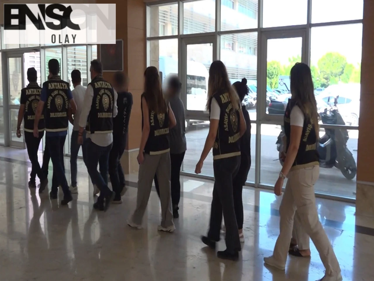 Antalya'da Beyaz Eşya Dolandırıcıları Çökertildi! 6 Milyon TL'lik Operasyonla 10 Şüpheli Yakalandı