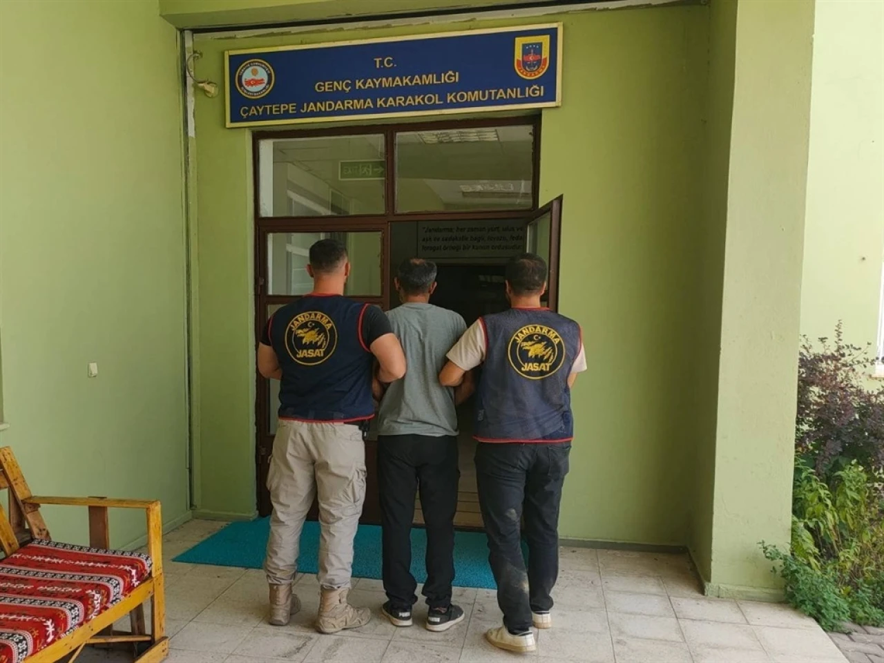 BİNGÖL’de Firari Hükümlüler Jandarma Tarafından Yakalandı ve Tutuklandı