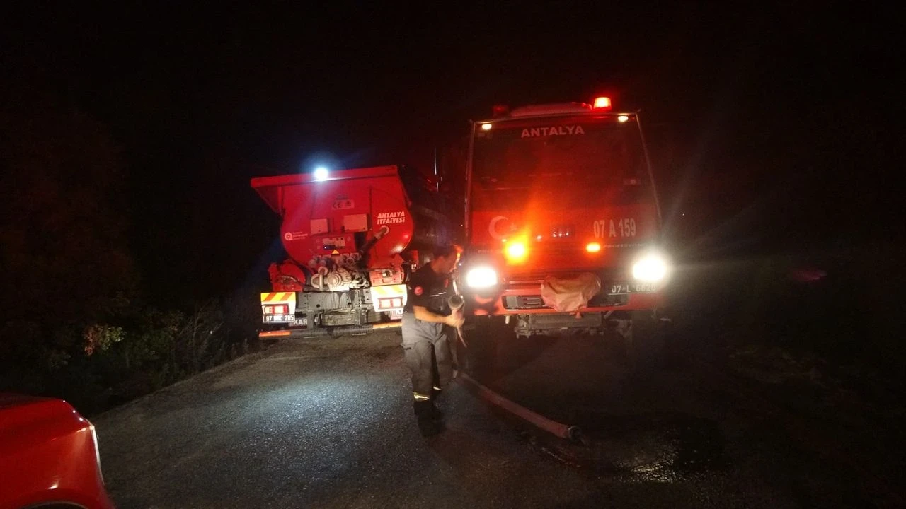 Manavgat’ta Tarla Yangını: 8 Dönüm Arazide Zarar