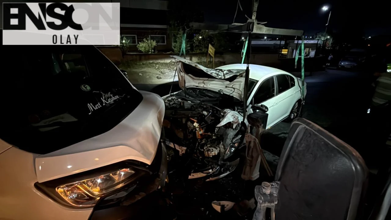 Balçık Mahallesi'nde Minibüs ve Otomobil Çarpıştı, 9 Kişi Yaralandı