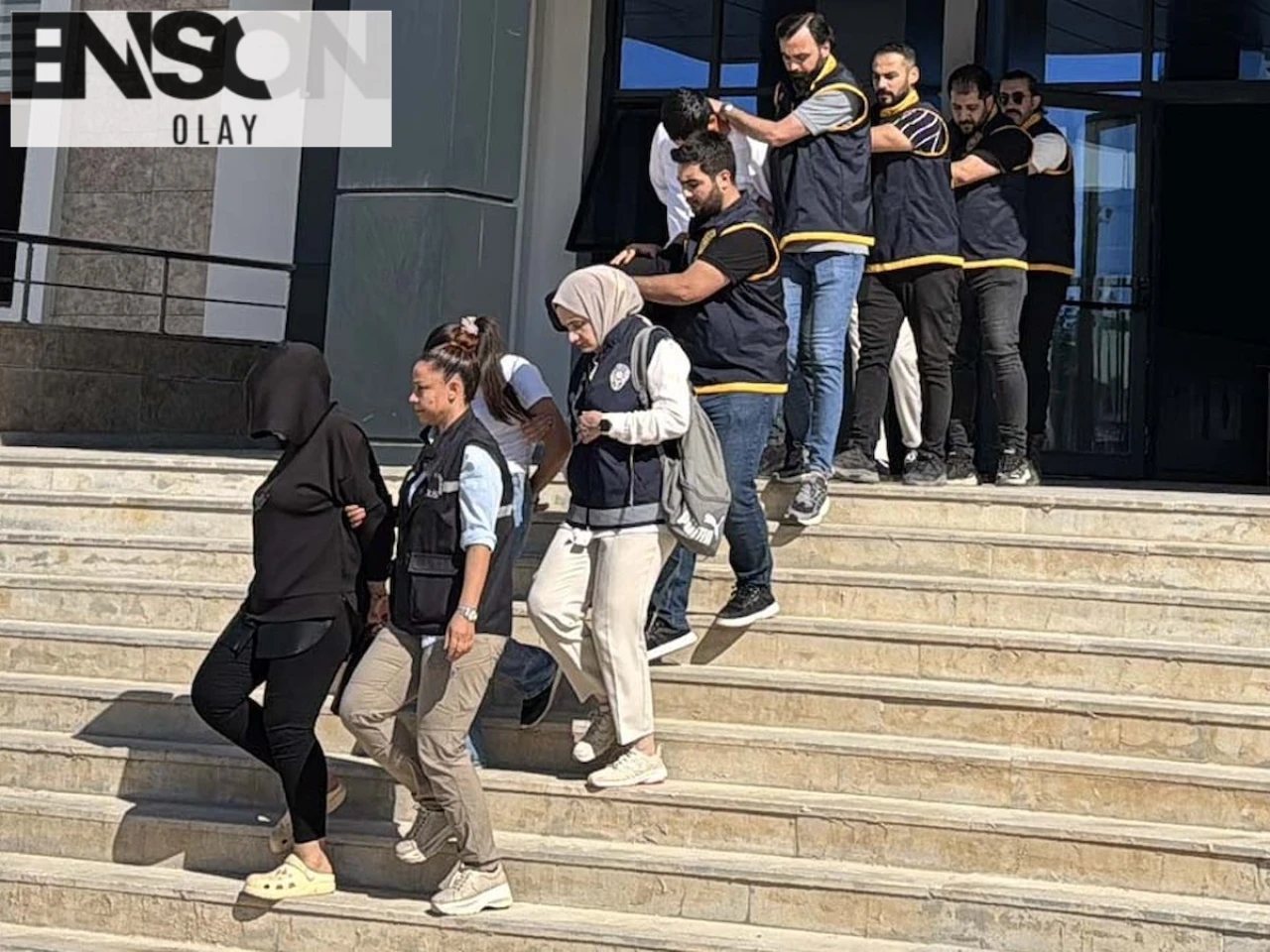 Finike'de Fuhuş Operasyonu: 6 Şüpheli Gözaltında, 9 Kadın Kurtarıldı!