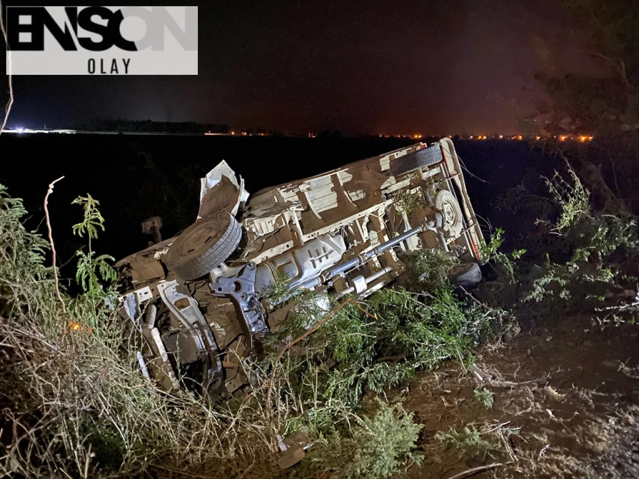 Adana'da Kamyonetle Çarpışan Otomobilde 1 Çocuk 3 Kişi Ağır Yaralandı!