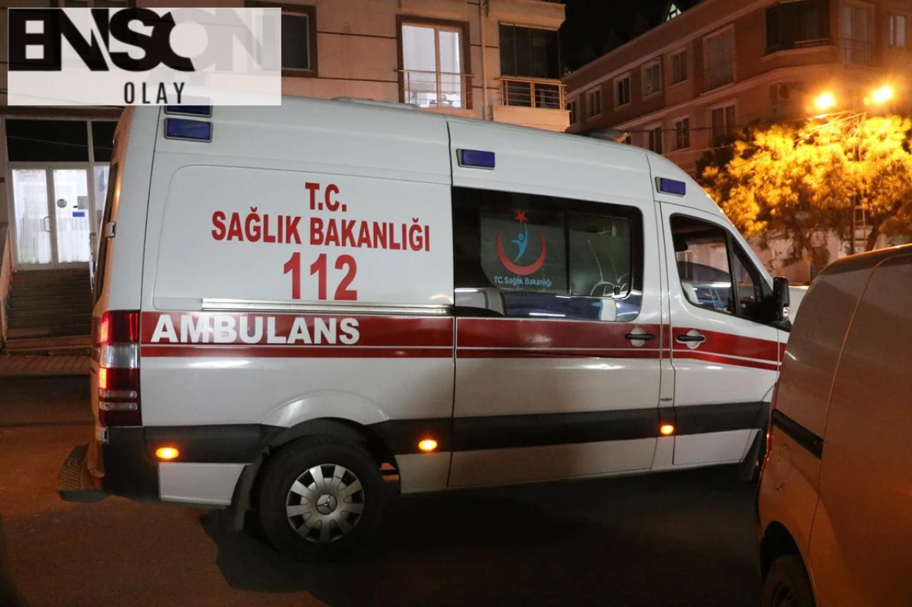 İETT otobüsüne çarpan araç bakım ekibini yaraladı, yol trafiğe kapatıldı.
