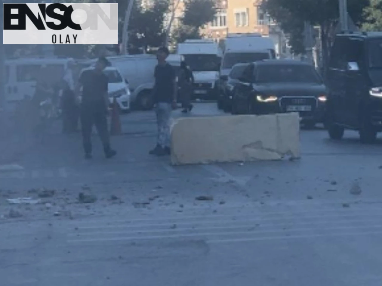 Zeytinburnu'nda Kentsel Dönüşümde Binanın Cephesi Çöktü, Tehlike Anı Kamerada!
