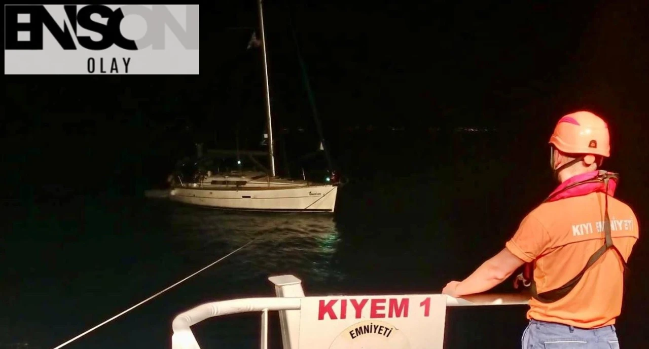 Çanakkale Boğazı'nda Arızalanan Tekne Kıyıya Emniyetle Taşındı