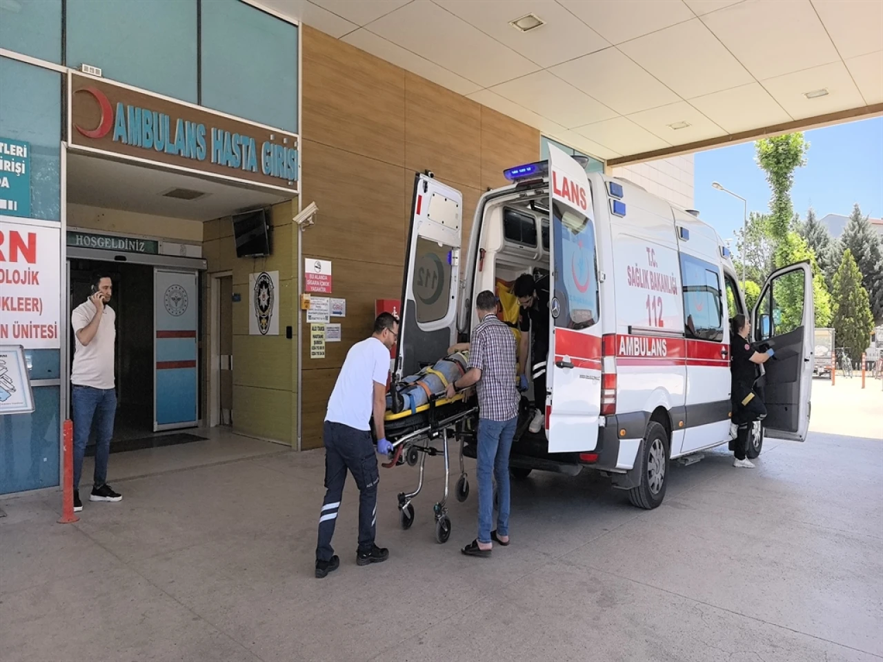 İnegöl'de Mobilya Fabrikasında Suntaların Altında Kalarak Yaralanan İşçi Hastanede Tedavi Altına Alındı