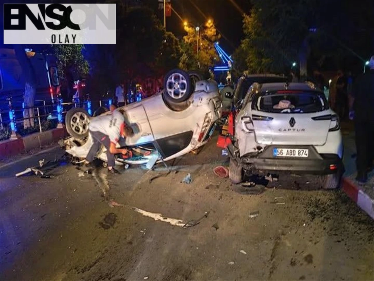 Siirt'te Otomobilin Refüje Çarpıp Takla Atması Sonucu Park Halindeki Araça Çarptı: 5 Yaralı!