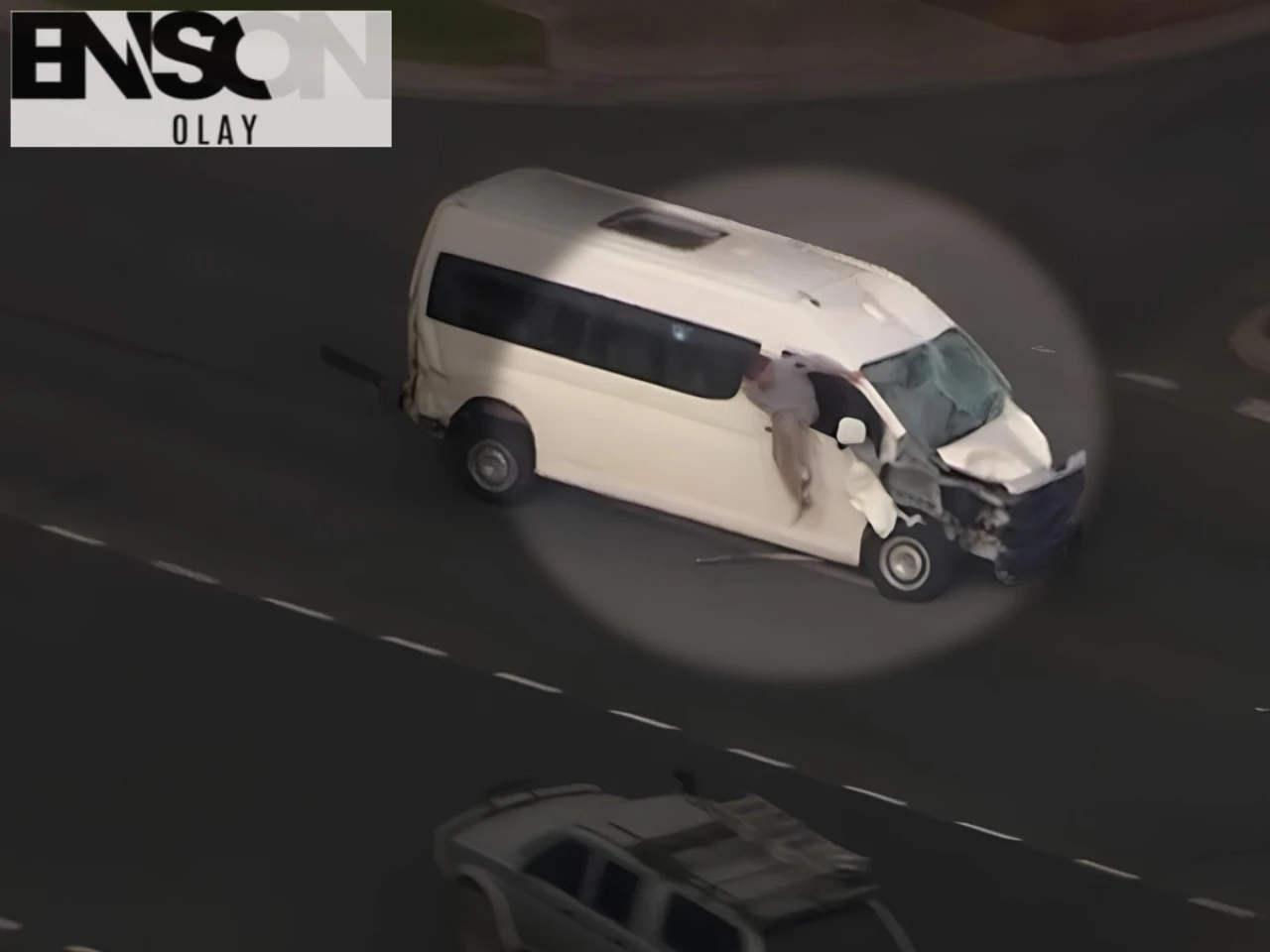 Minibüs Hırsızı Polisten Kaçarken Dramatik Bir Şekilde Yakalandı