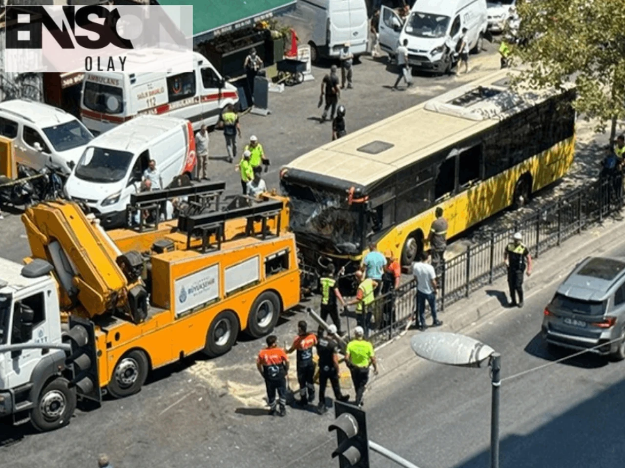 Tarlabaşı Bulvarı'nda 10 aracın karıştığı zincirleme trafik kazasında ağır yaralanan temizlik işçisi hayatını kaybetti.