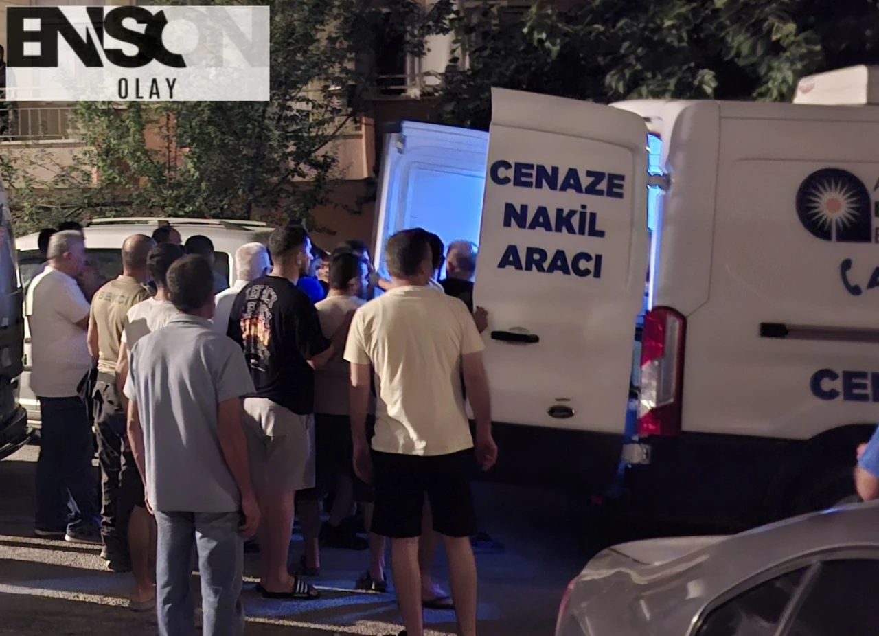 Manavgat'ta Ege Üniversitesi öğrencisi genç kız kardeşini ağabeyi tarafından öldürüldü, anne de yaralandı.