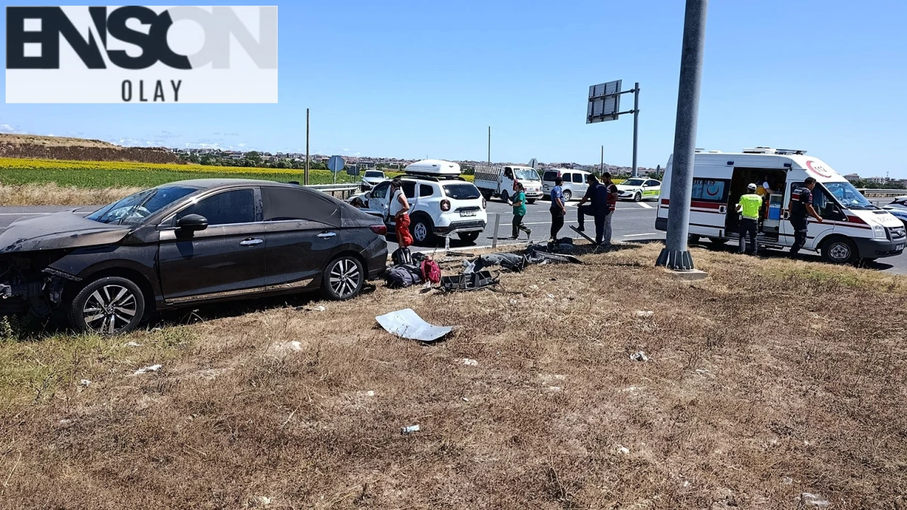 Tekirdağ'da Ailelerin Bulunduğu İki Otomobil Kavşakta Çarpıştı: Yaralılar Hastanelere Kaldırıldı