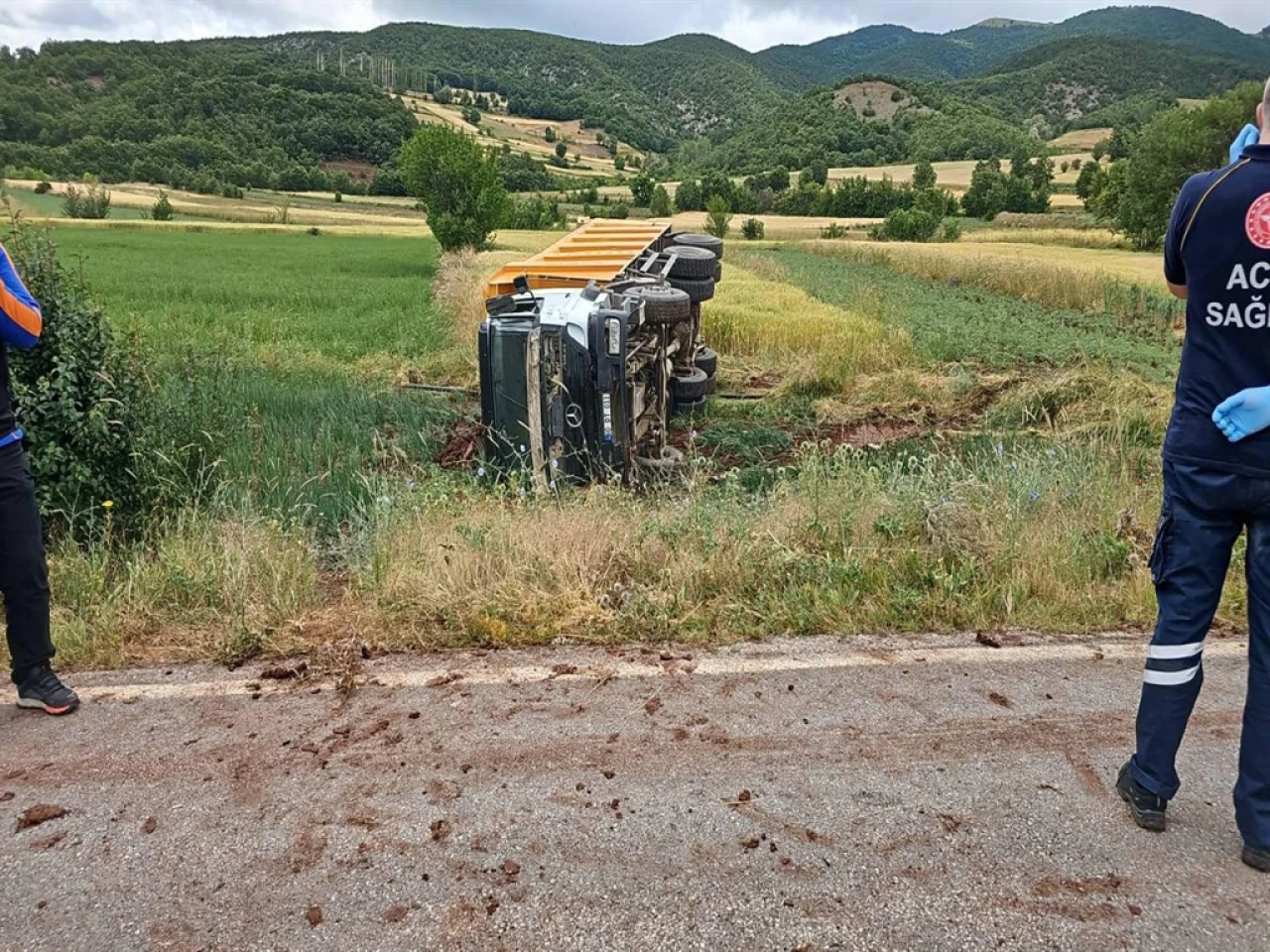Almus'ta Yağmurun Kurbanı: Kamyon Şoförü Şarampole Devrildi, Hayatını Kaybetti