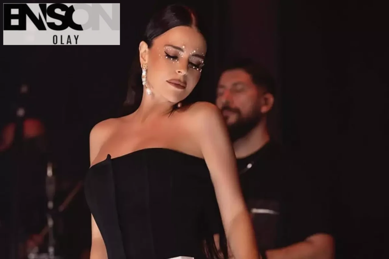 Ünlü Şarkıcı Simge Sağın, Bikinili Tatil Pozuyla Yazın Enerjisini Yansıttı