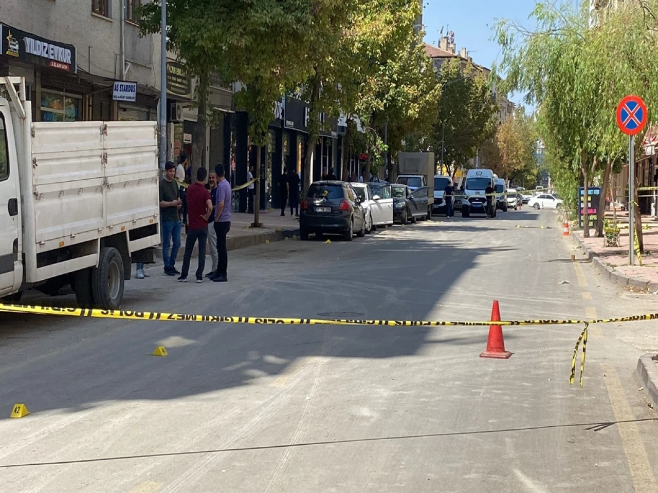 Elazığ'da uyuşturucu kullanan şüpheli polisi ayağından vurduktan sonra etkisiz hale getirildi. Olayda hayatını kaybetti.