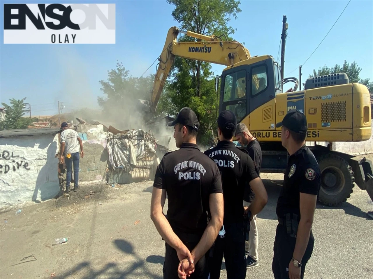 Çorlu'da Uyuşturucu Satışı Yapılan 7 Metruk Bina Polis Eşliğinde Yıkıldı, Mahallede Tepki Oluştu.