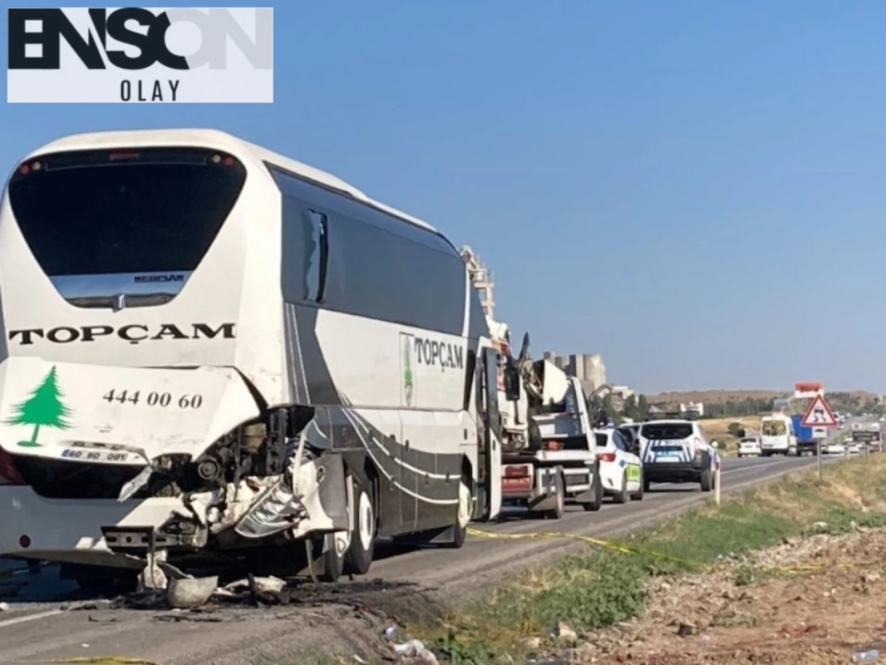 Ankara'da Kamyonetin Arkadan Çarptığı Otobüs Kazasında 2 Kişi Hayatını Kaybetti, 1 Kişi Yaralandı