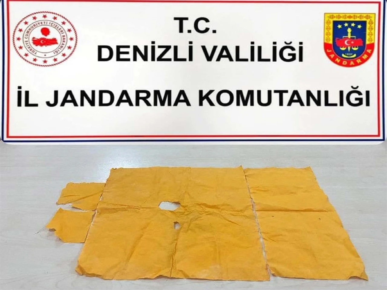 Denizli'de 10 Bin 403 Kullanımlık Kağıda Emdirilmiş Uyuşturucu Ele Geçirildi, Şüpheli Tutuklandı.