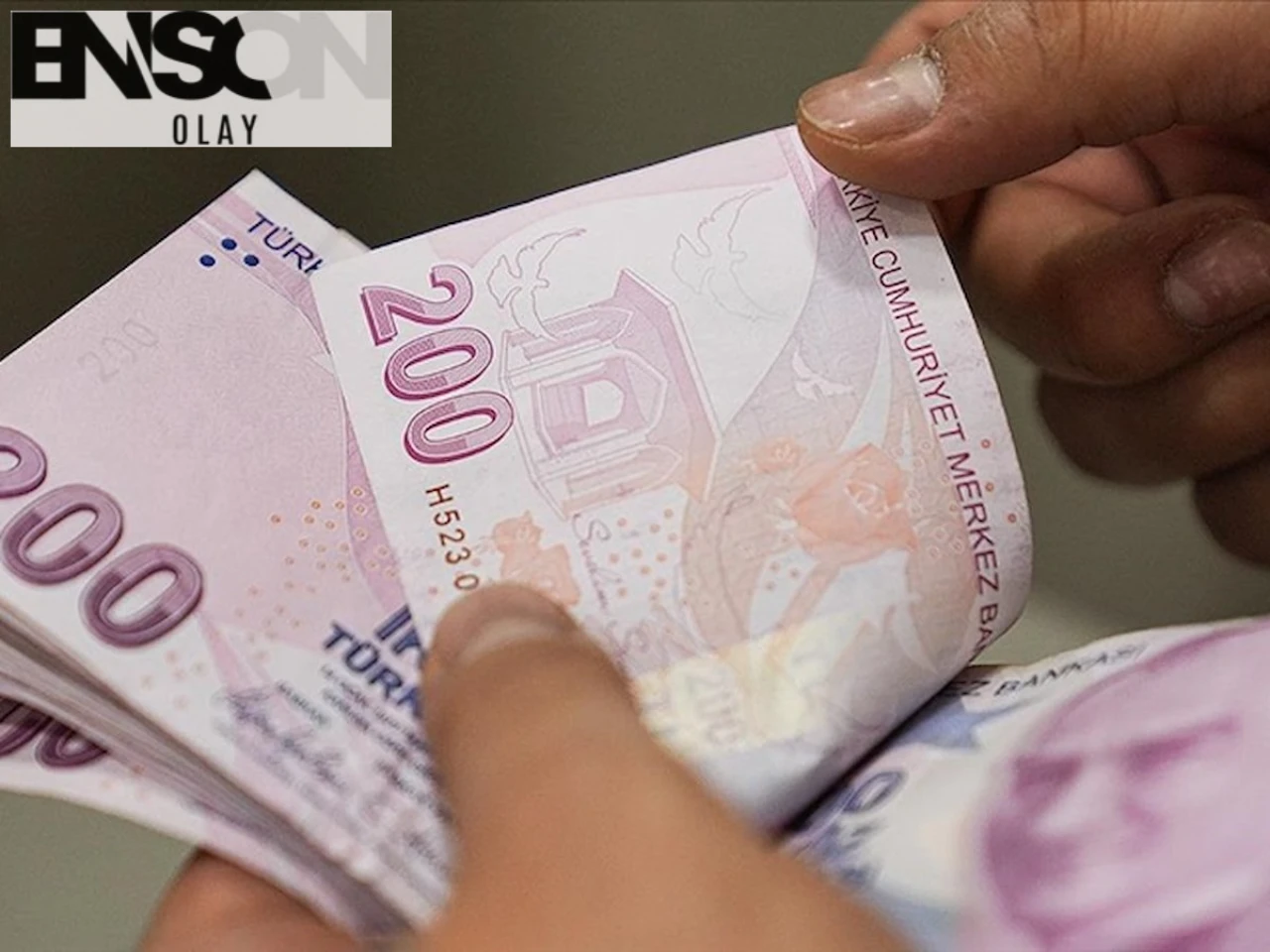 CHP Genel Başkanı Özgür Özel, Adana'da tutuklanan Belediye Başkanı için sokağa çıktı.