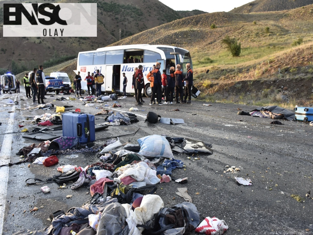 Sivas'ta Otobüs Kazasında 4 Kişi Öldü, Şoför Gözaltında: Ağır Hava Koşullarında Kontrolden Çıkan Otobüs Yolcularını Fırlattı