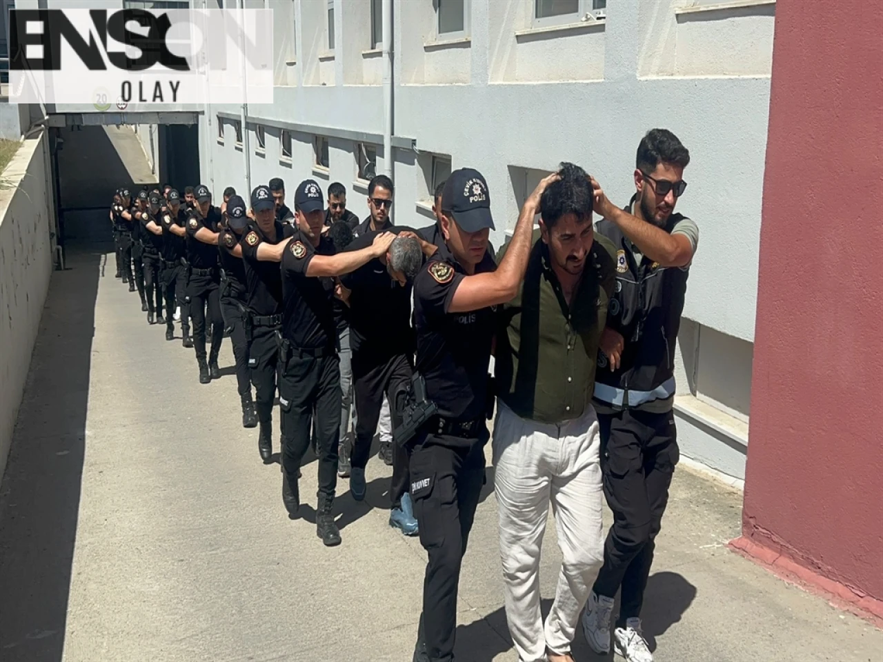 Adana'da 825 Kilo Eroin İle İlgili Operasyonda 16 Şüpheli Tutuklandı