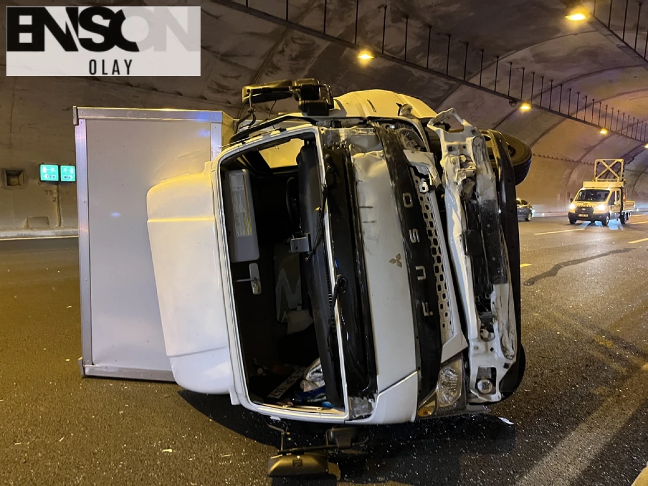 Kocaeli'de Tünel Kazası: Kamyonet Devrildi, 3 Yaralı! Otoyol Trafiğe Kapandı