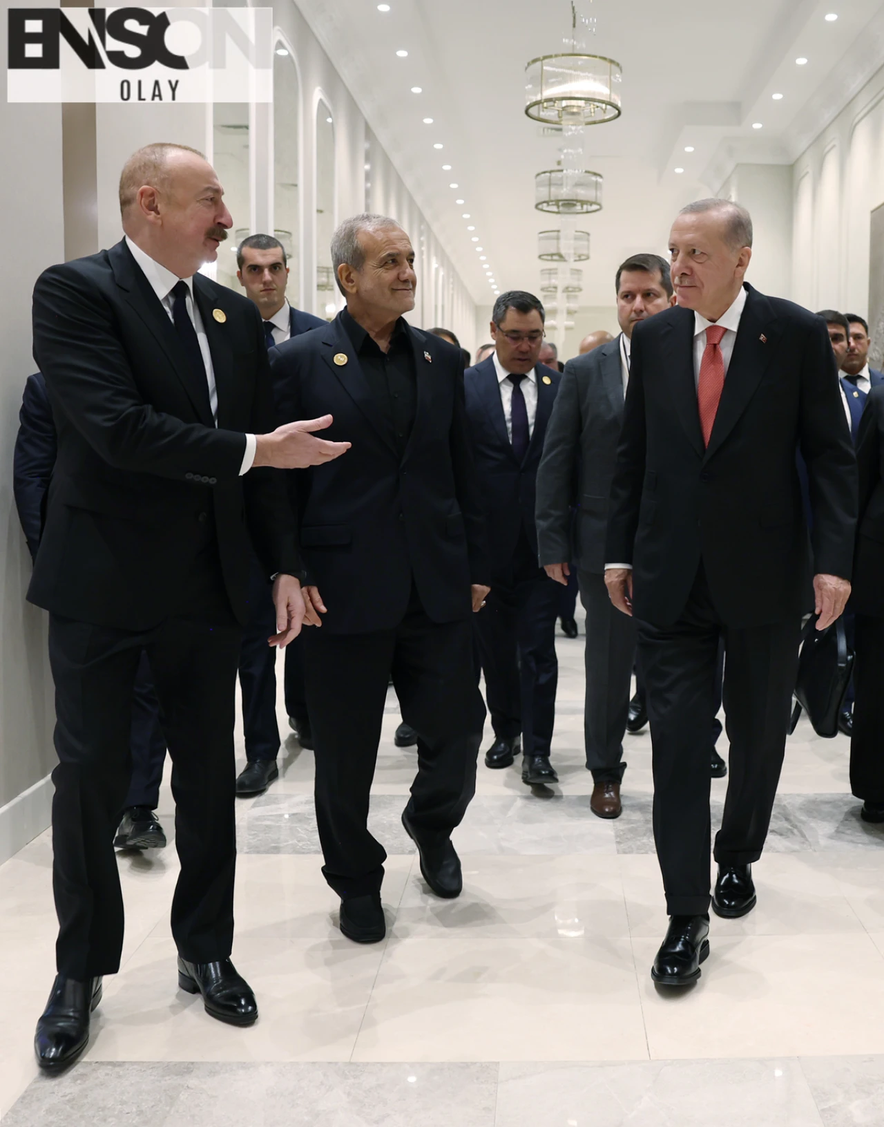 Azerbaycan ve İran Cumhurbaşkanları Samimi Görüntülerle Buluştu: EİT Zirvesinden Renkli Anlar!