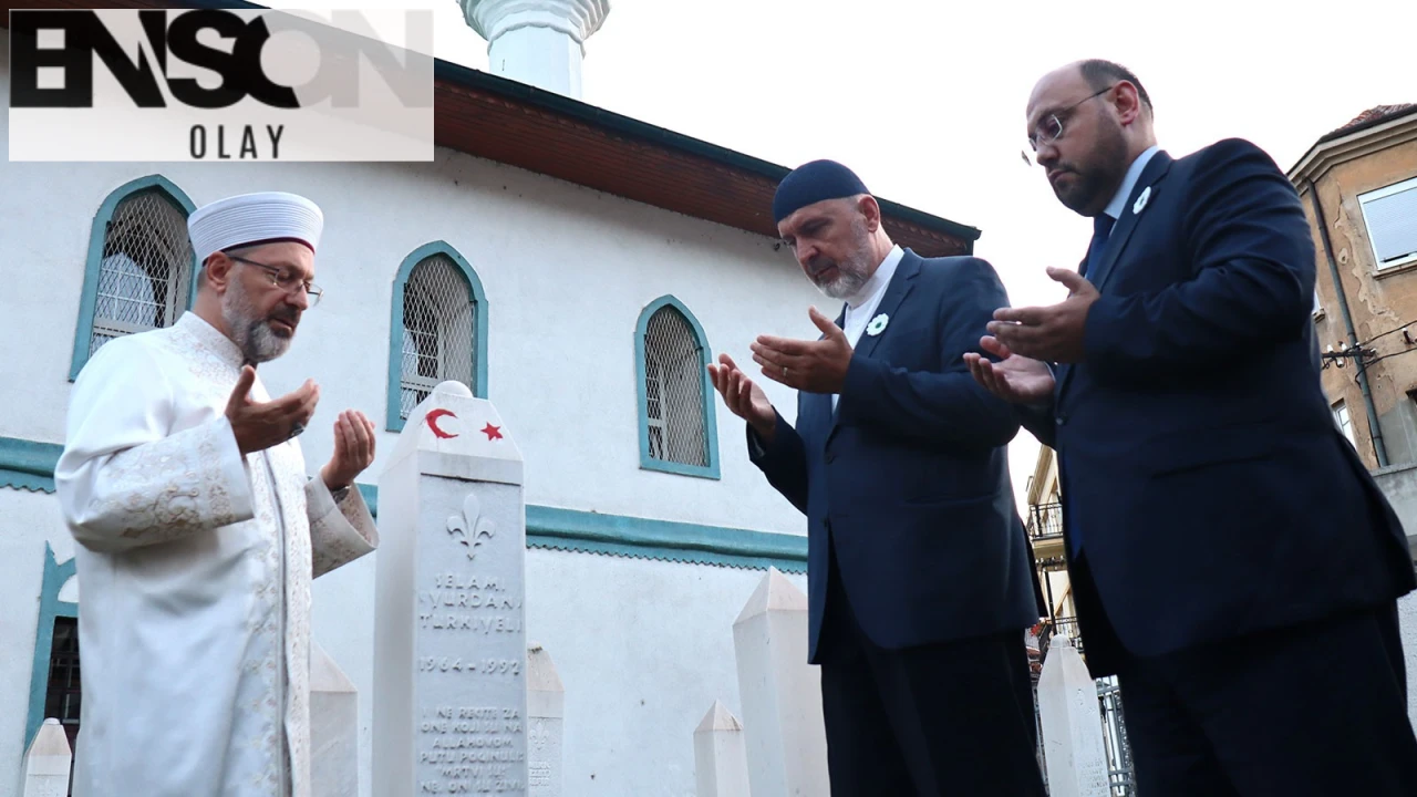 Diyanet'ten Müjdeli Haber: Erbaş, Bosna'da Şehit Düşen Eski Öğrencisinin Kabri Başında Dua Etti