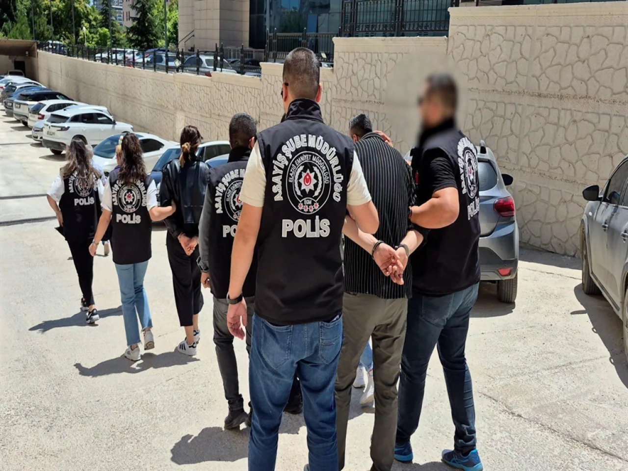 Elazığ'da Güzellik Salonuna Operasyon: Fuhuşa Aracılık Yapan 4 Şüpheli Tutuklandı