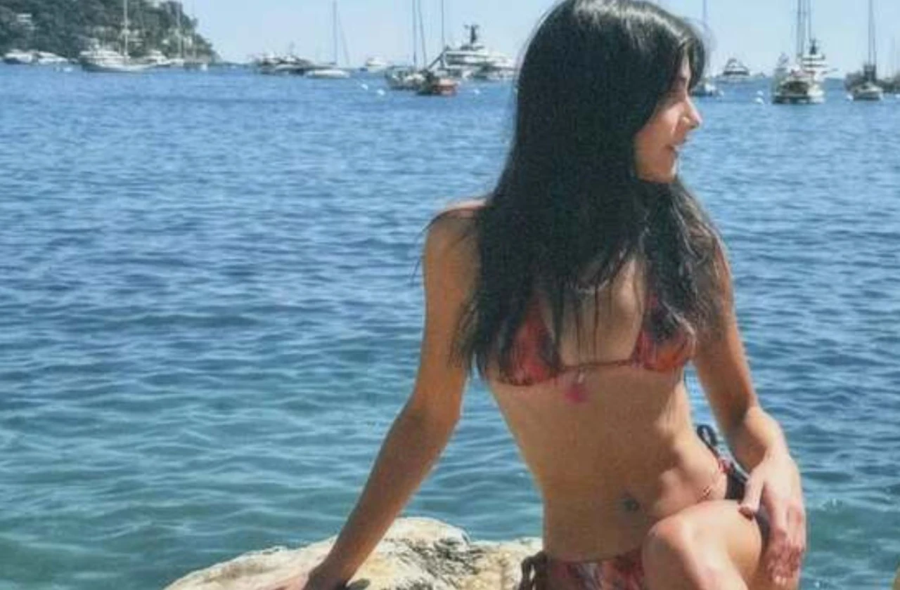 Helin Kandemir, Fransız Rivierası'nda Tatilde! Fit Görünümüyle Dikkat Çekiyor.