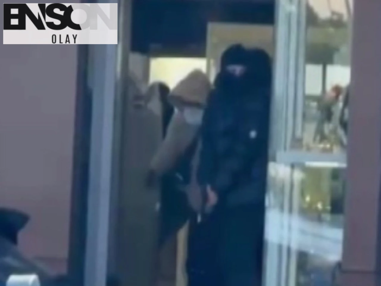 Ümraniye'de Kuyumcuda Silahlı Soygun Girişimi! İş Yeri Sahibi Şüphelilere Karşılık Verdi, Kaçtılar.