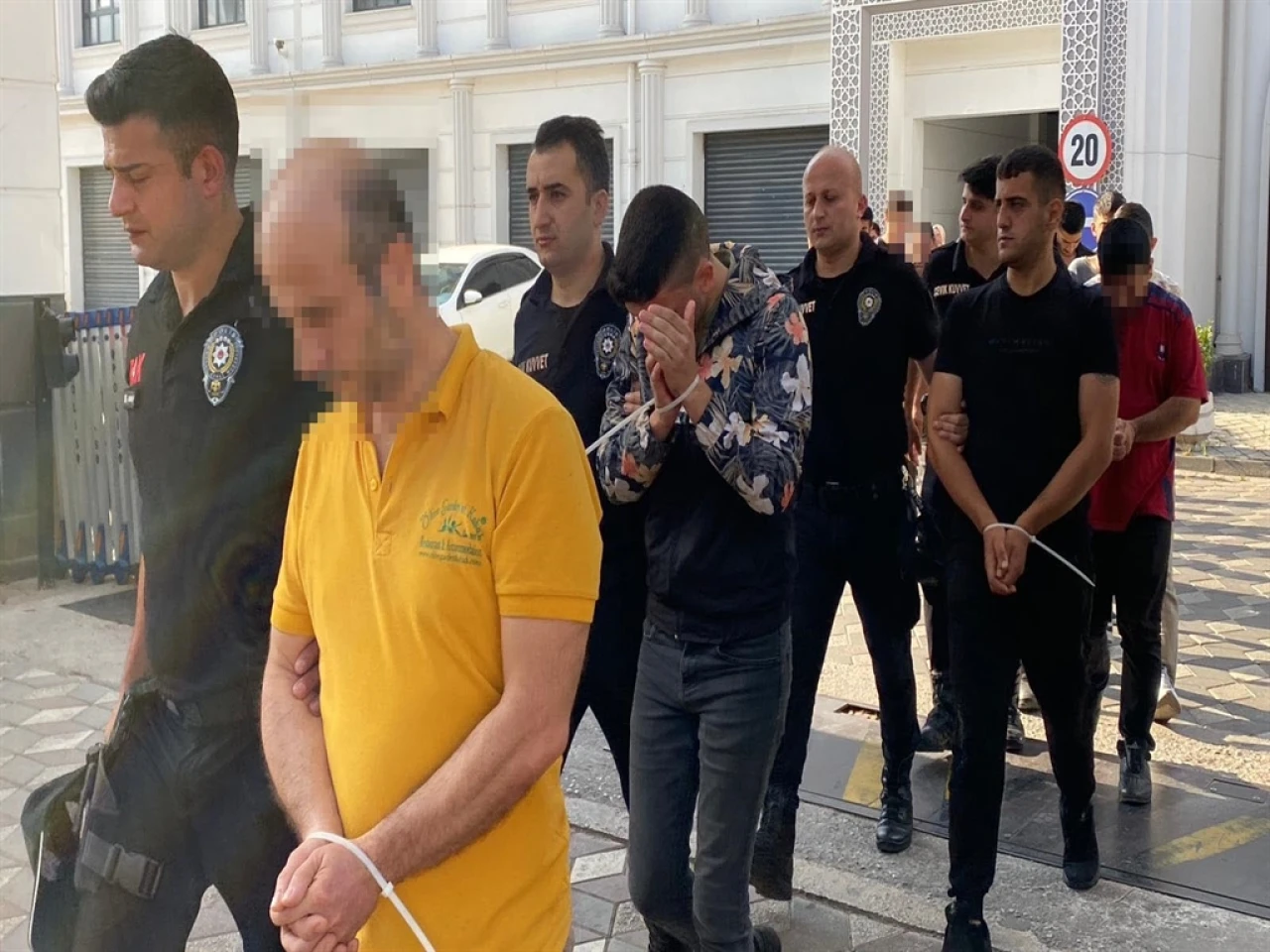 Sahte araç kiralama dolandırıcılığı operasyonunda 38 kişi tutuklandı, 36 milyon TL vurgun yapıldı.
