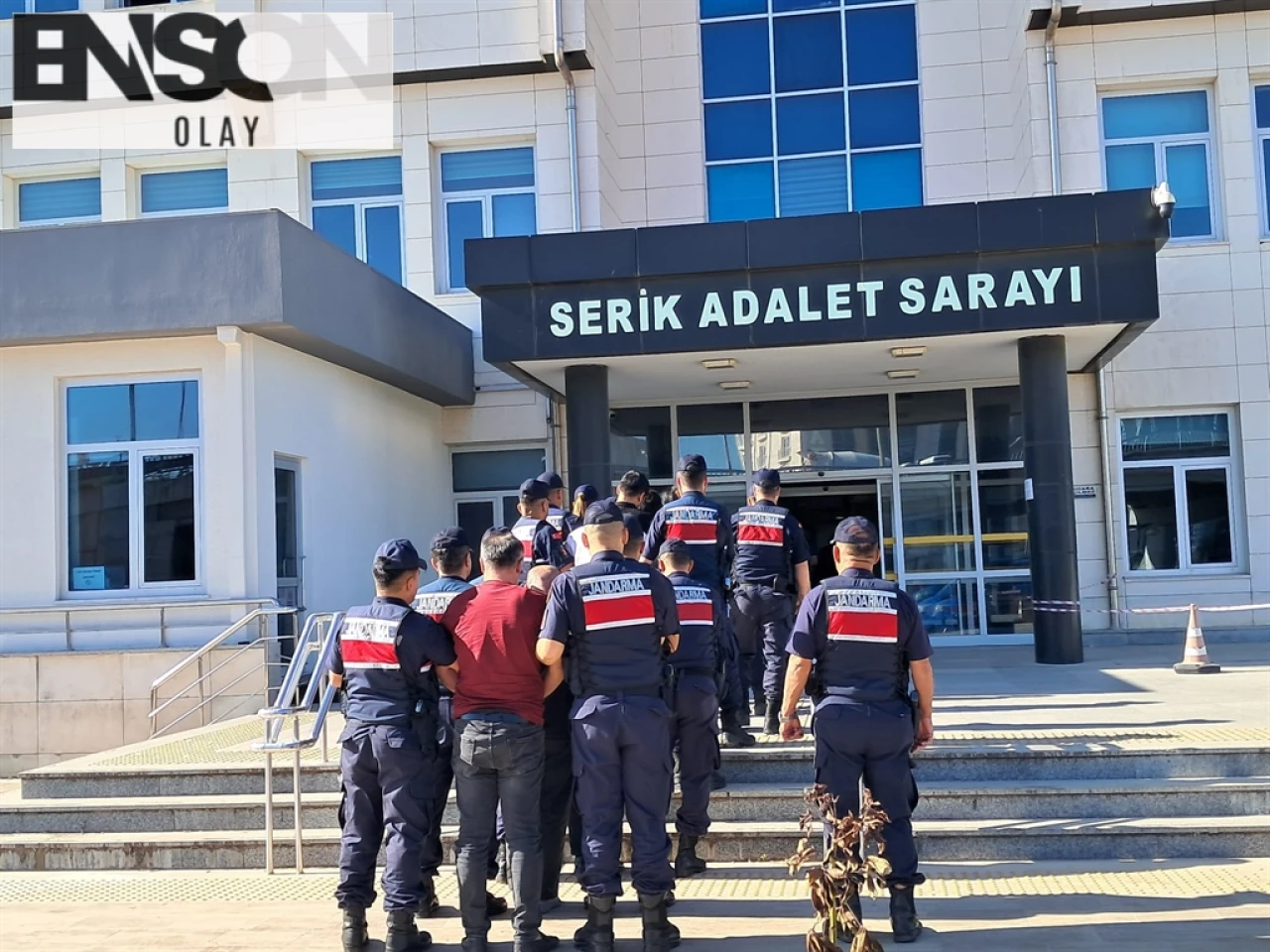 Serik'te Gizli Çekim İddiasıyla Yakalanan 8 Şüpheli Adliyeye Sevk Edildi