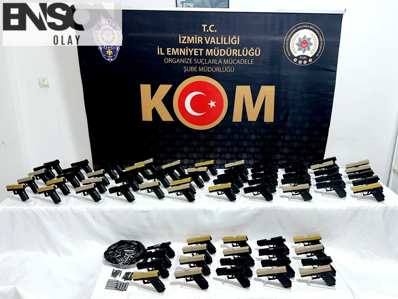 İzmir'de Yasa Dışı Silah Ticaretine Operasyon: 78 Tabanca ve 834 Fişek Ele Geçirildi