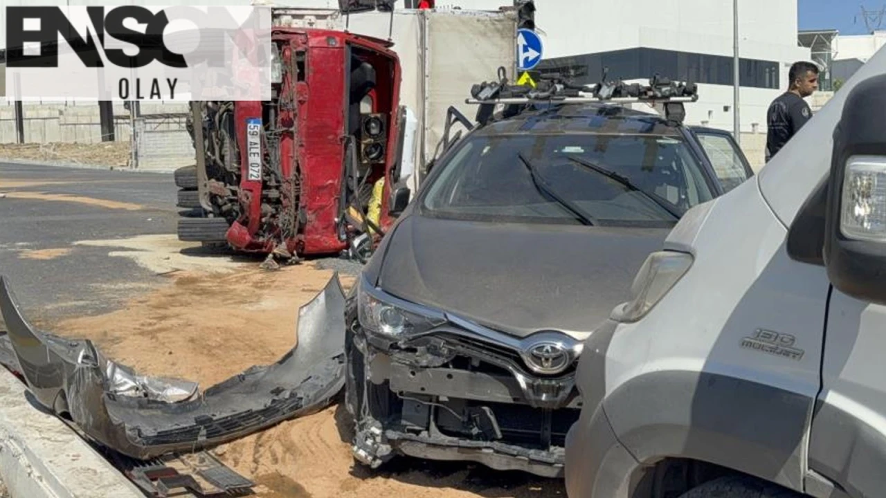 Başakşehir'de Kamyonetin 9 Araça Çarptığı Kaza Sonrası Yaralılar Hastaneye Kaldırıldı