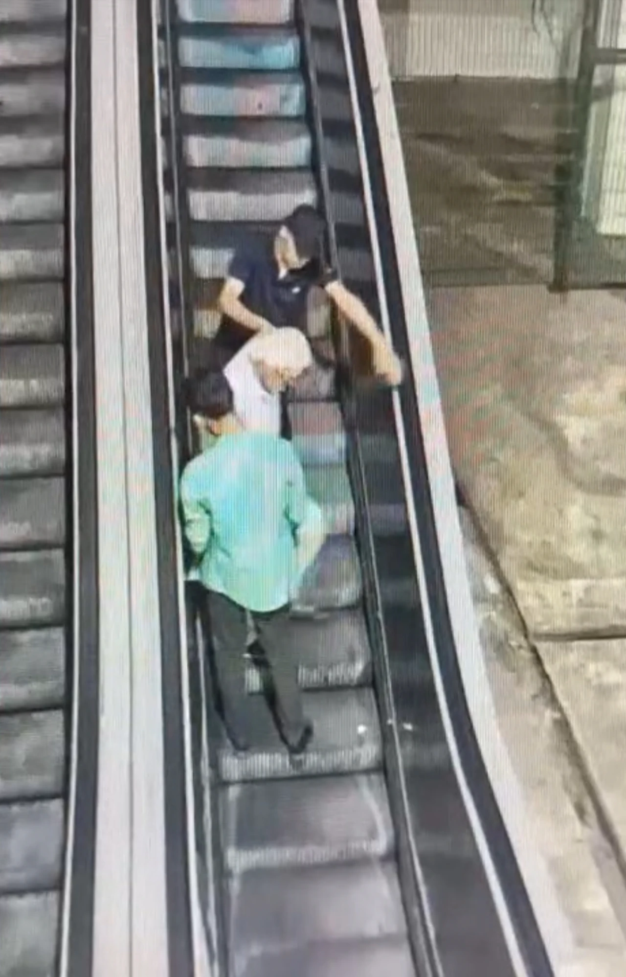 Taksim'de 67 Yaşındaki Kişi Boğazı Sıkılarak Gasbedildi, Şüpheliler Yakalandı!