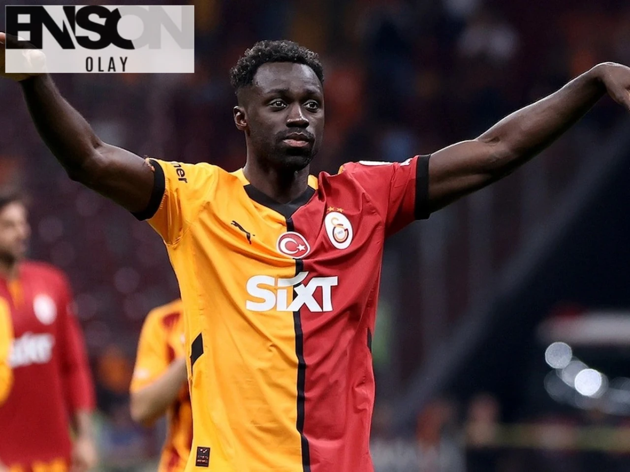 Como, Galatasaray'ın Davinson Sanchez için yaptığı bonservis teklifini ikiye katladı.