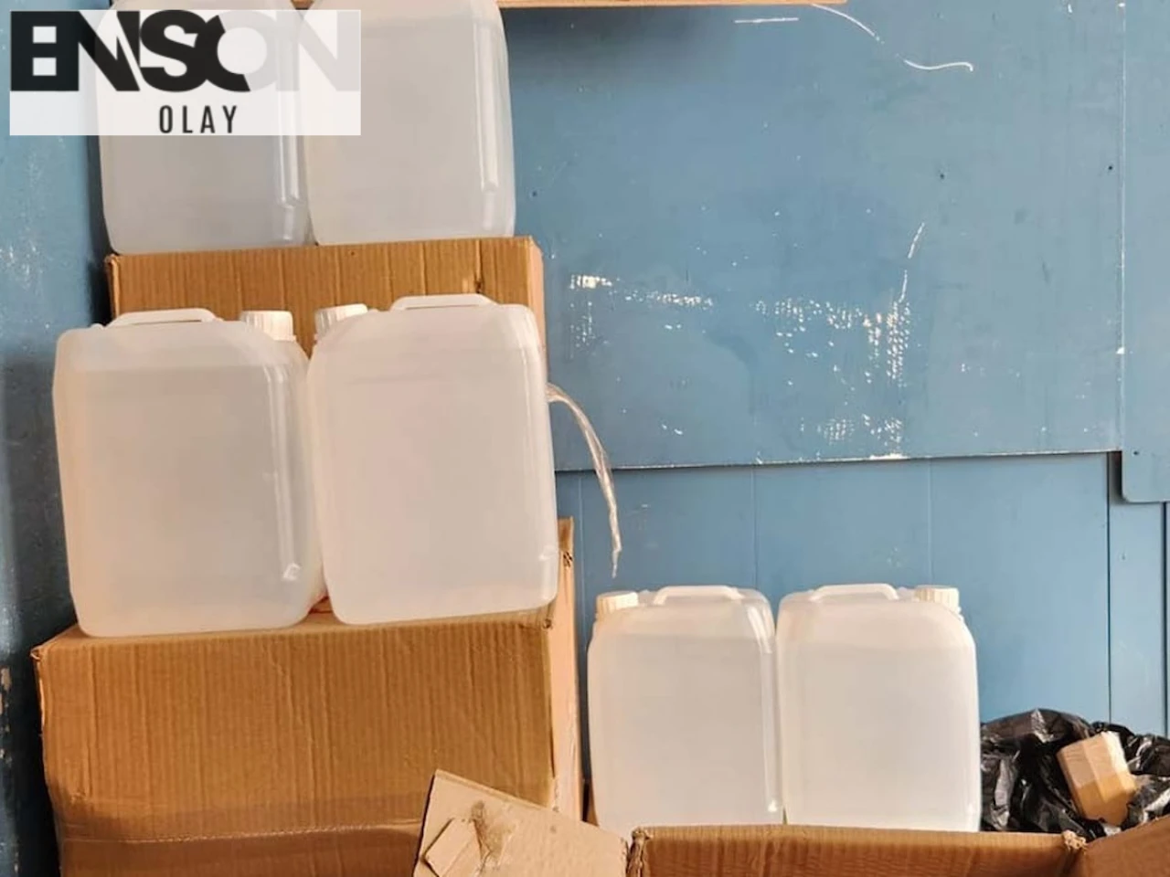 İzmir'de Sahte Alkol Operasyonu: 5,8 Ton Etil Alkol ve Binlerce Malzeme Ele Geçirildi