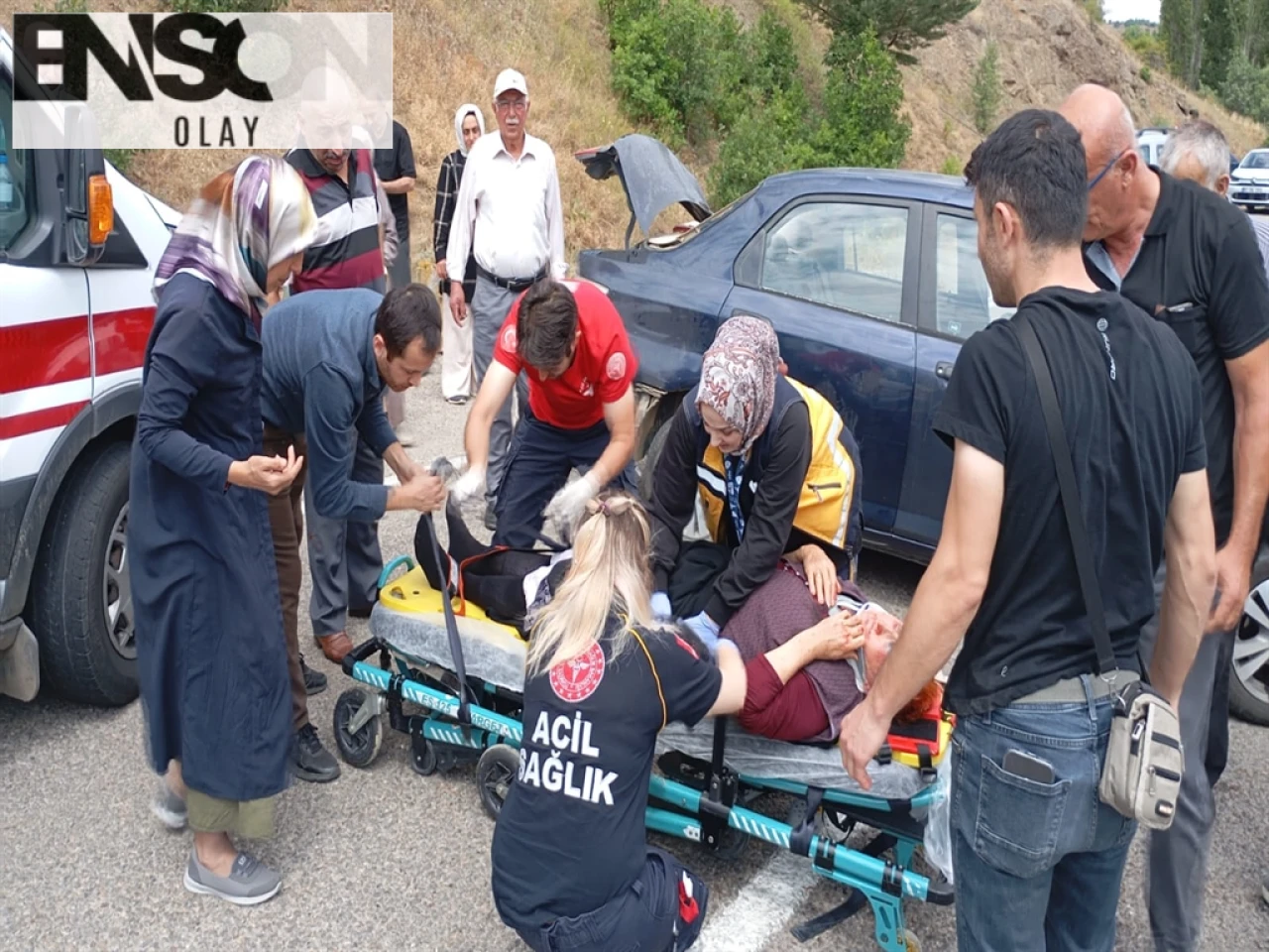 Gümüşhane'de Virajı Alamayan Otomobil Yamacı Çarptı: 4 Yaralı!