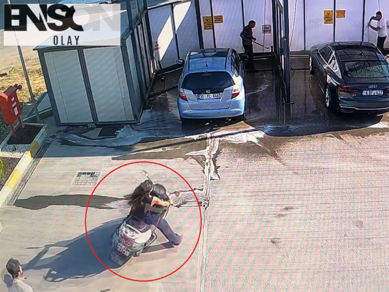 İnegöl'de Ehliyetsiz Sürücünün Kaza Anları Güvenlik Kamerasında!