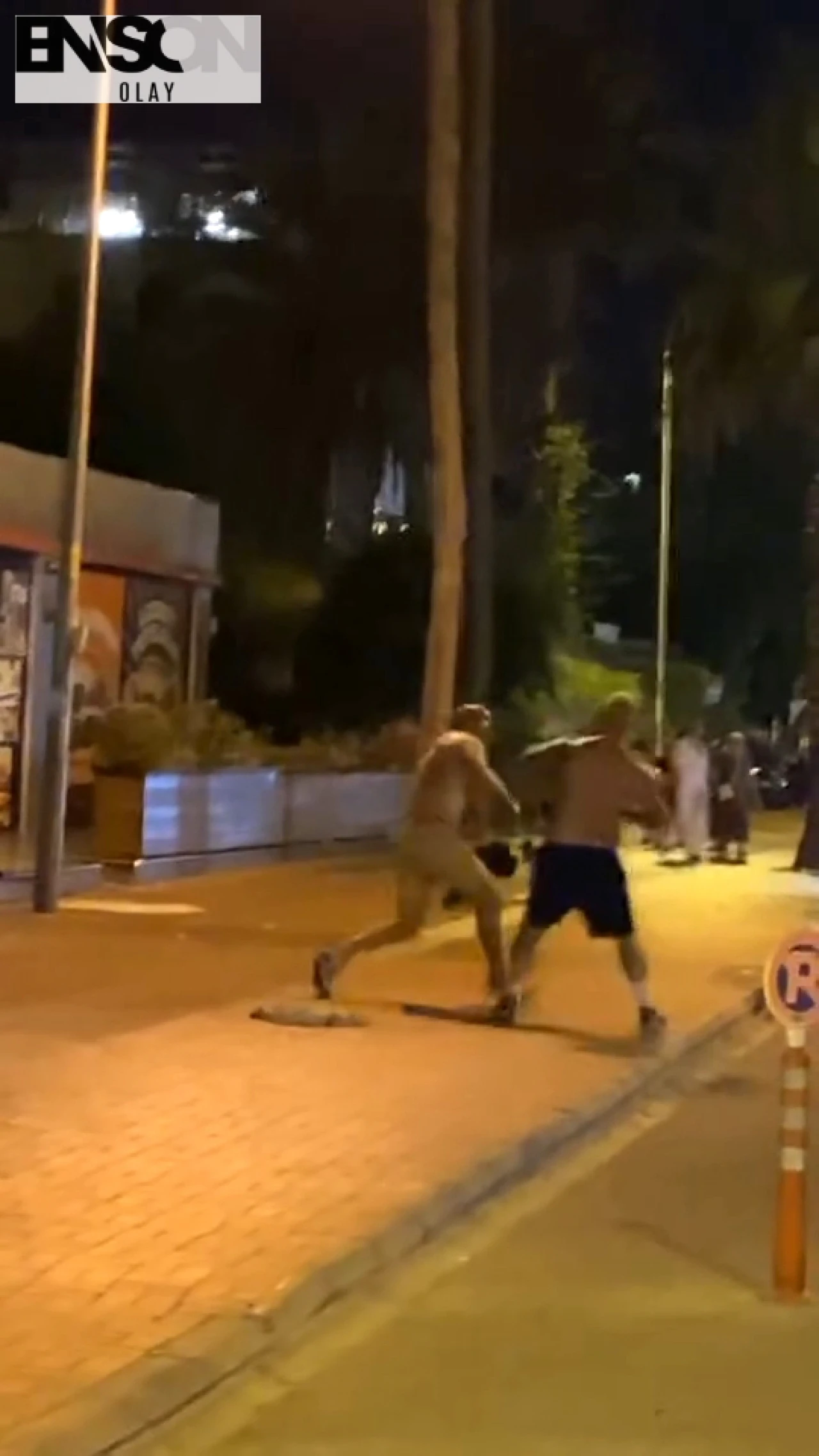 Rus Vatandaşları Arasında Yumruklu Kavga! - Alanya'da Sokaktaki Kavga Kamerada!