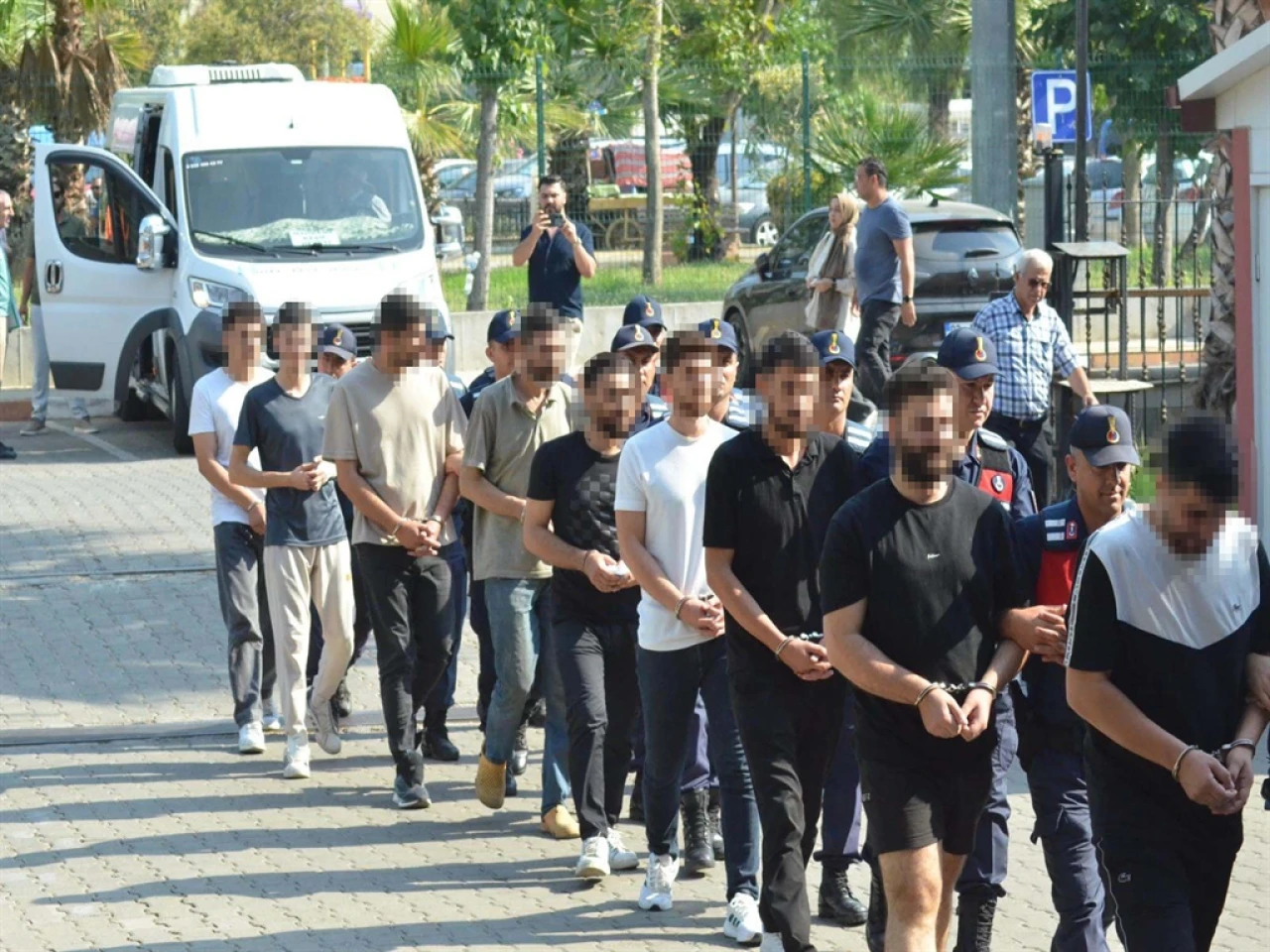 Aydın'da 235 Kişiyi Dolandıran Şüphelilere Operasyon: 33 Tutuklama!