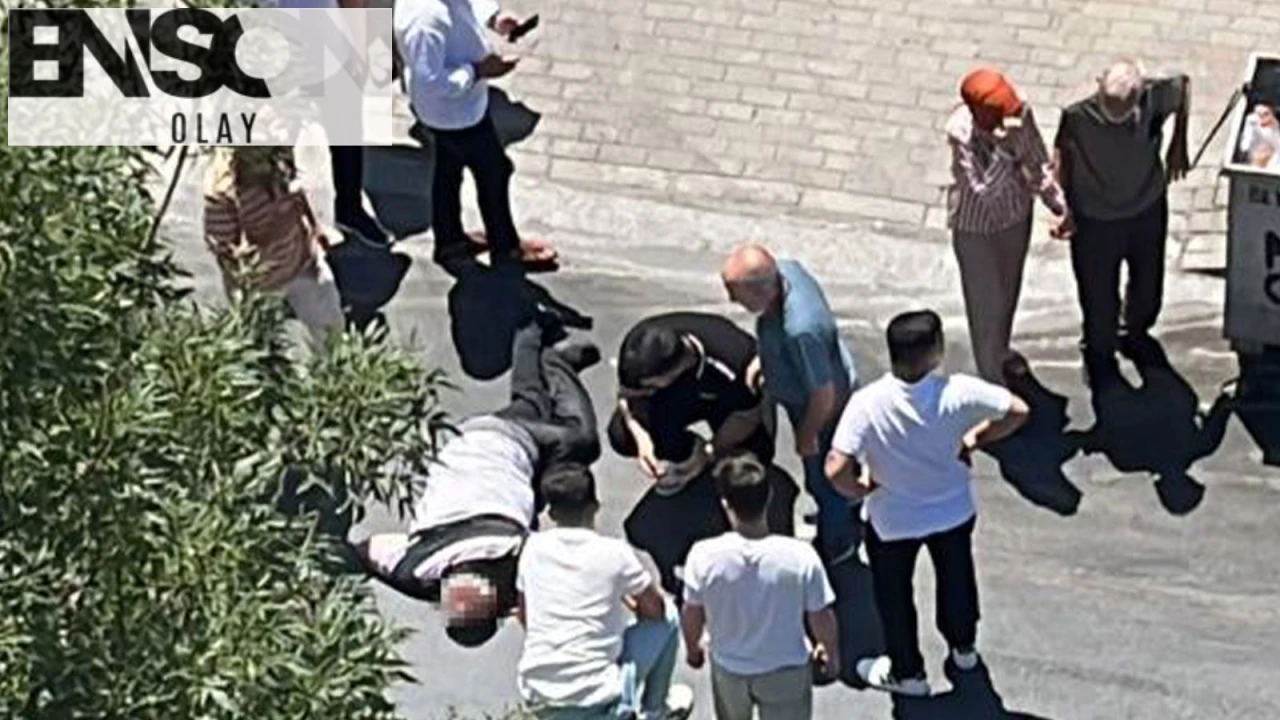 Beylikdüzü'nde Sürücü Vatandaşa Çarptı, Kaçtı! Güvenlik Kamerasında Anı Yakaladılar.