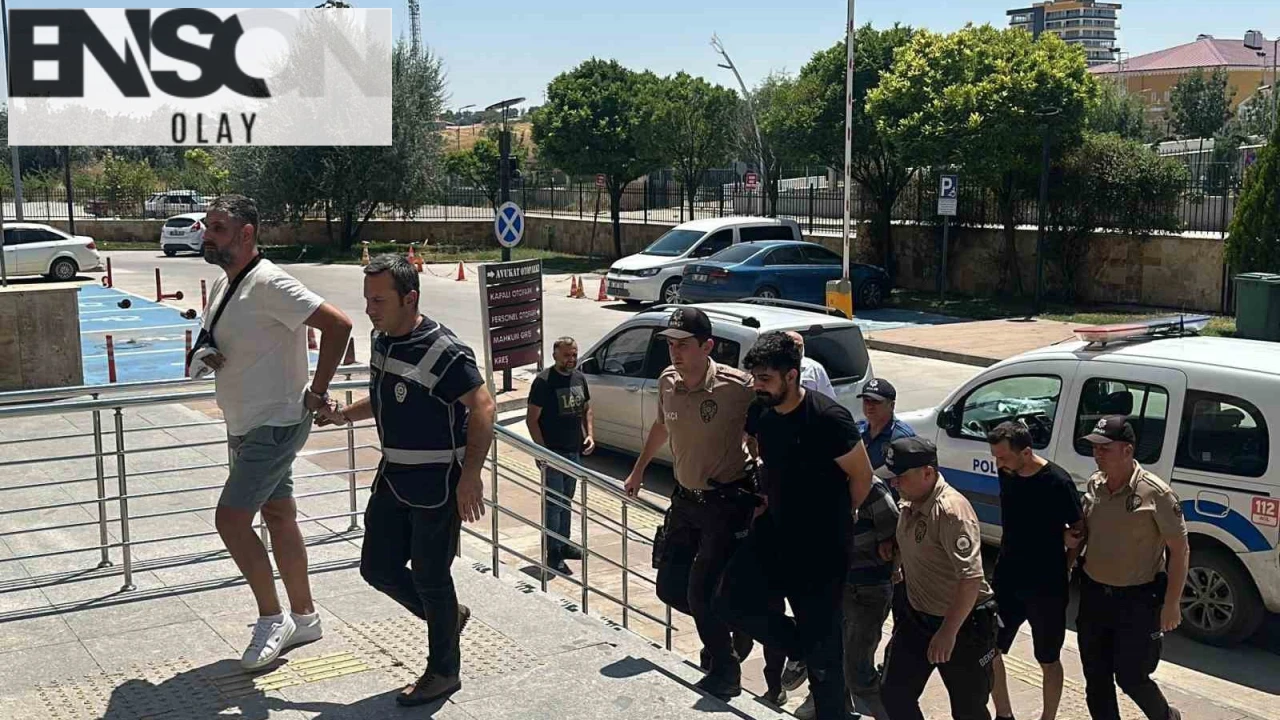 Hazır beton firmasında yaşanan faciada 4 kişi toprak altında kaldı, 2 kişi hayatını kaybetti, soruşturma başlatıldı.