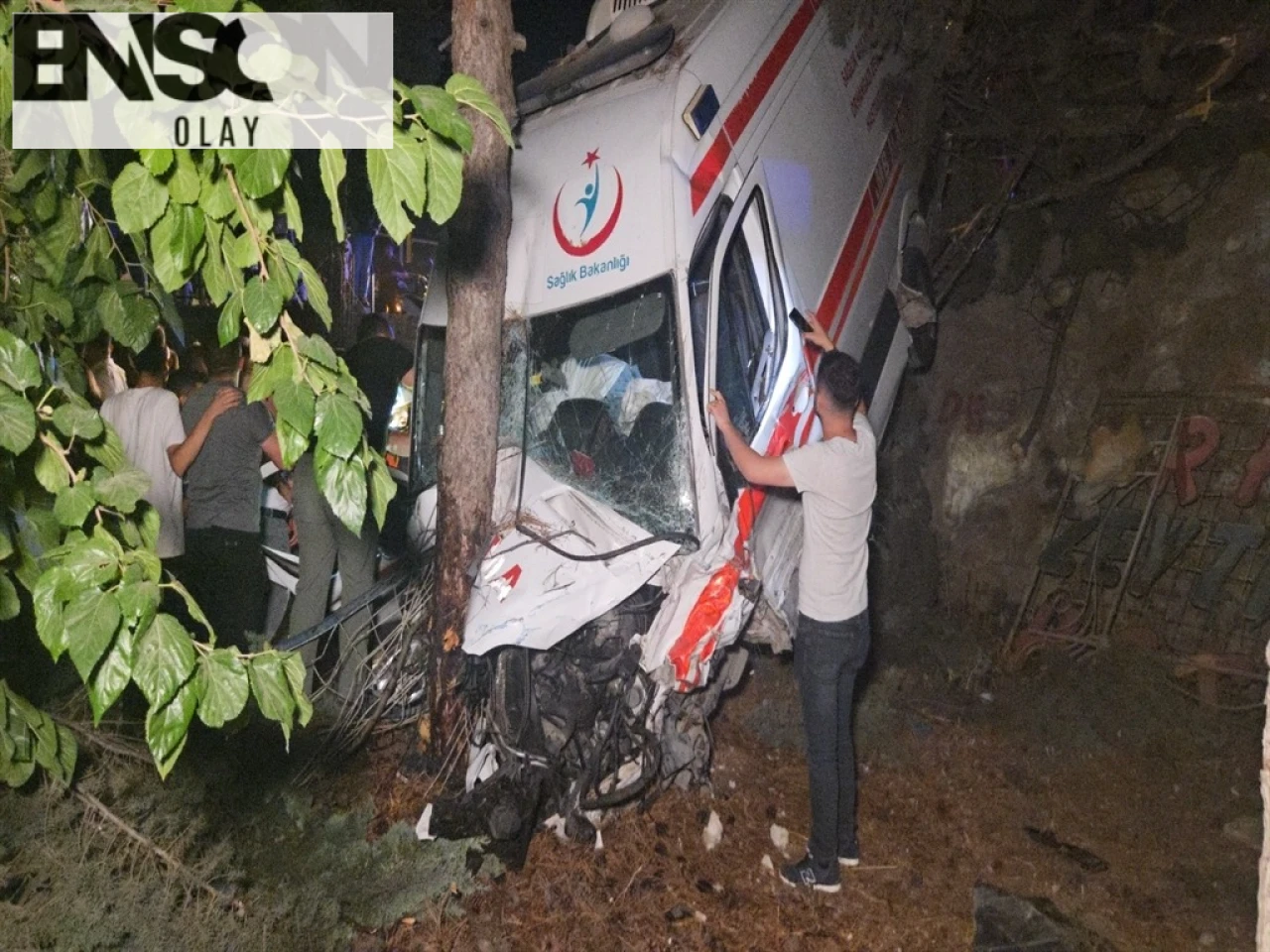 Orhangazi'de Ambulans ve Kamyonet Çarpıştı: 1 Ölü, 4 Yaralı - Yeşilde mi Kırmızıda mı? Şoför Gözaltında