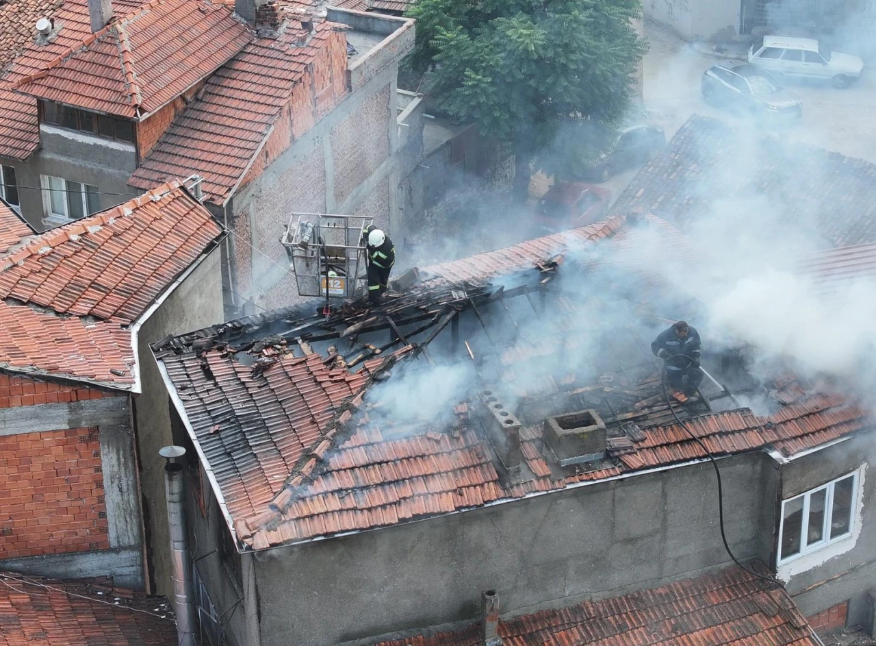 Turhal'ın Kova Mahallesi'nde 5 Katlı Apartmanda Çıkan Yangın İtfaiye Tarafından Söndürüldü