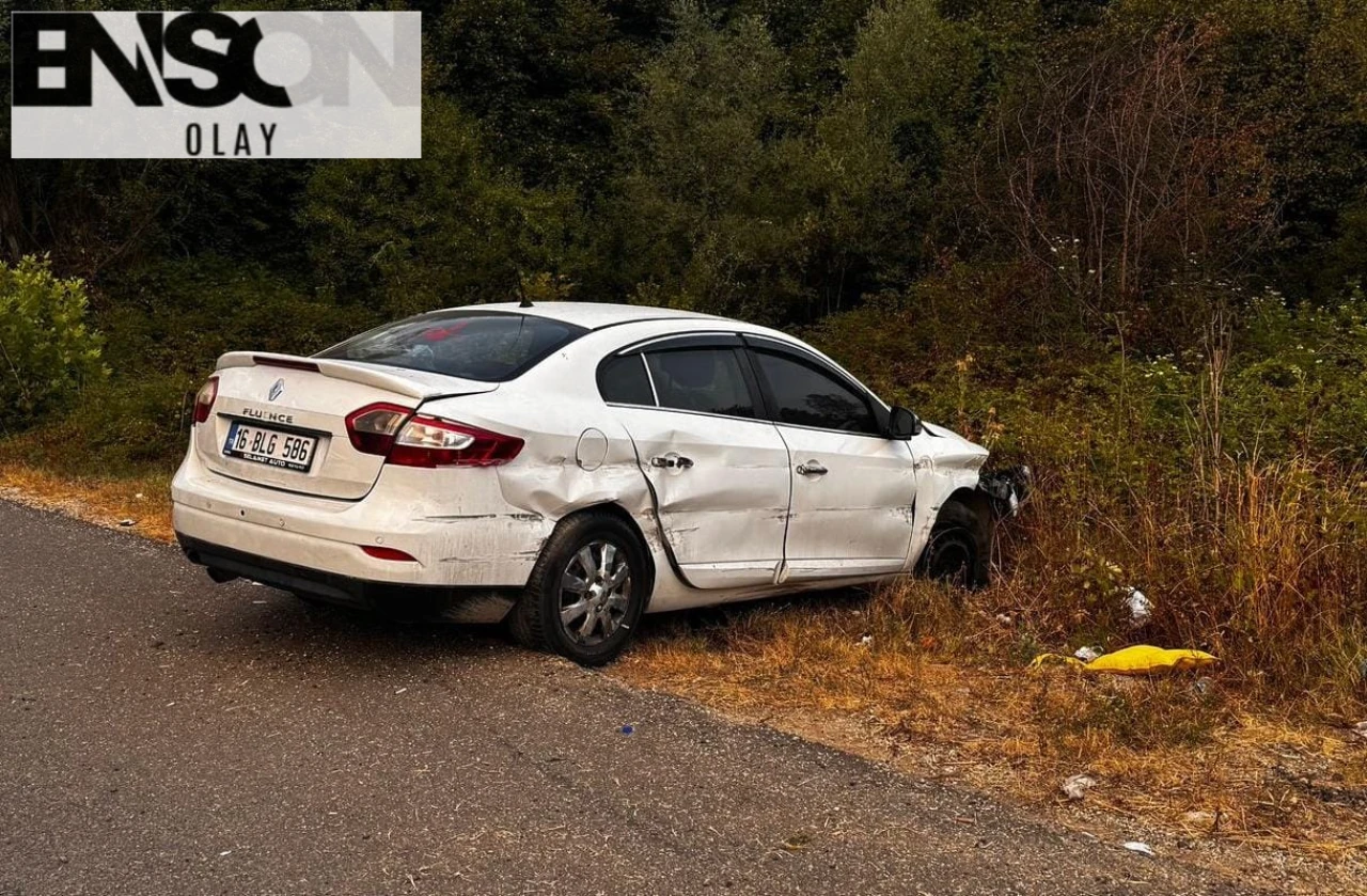 İnegöl'de Kamyonetin Sıkıştırdığı Otomobil Bariyerlere Çarptı: 1'i Çocuk 5 Yaralı!